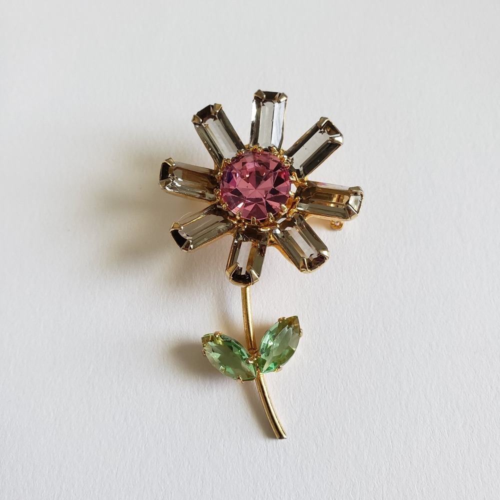 Vintage Pink Daisy Flower Gold Tone Brooch Smoke Rhinestones Unsigned Mid Cent - Picture 3 of 9